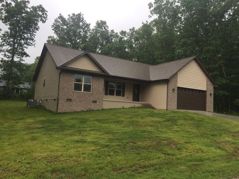 6051 Tomahawk Dr, Crossville, TN 38572