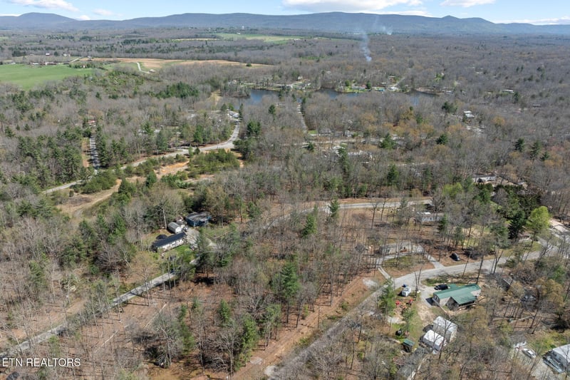 6054 Loch Loosa Dr, Crossville, TN 38572