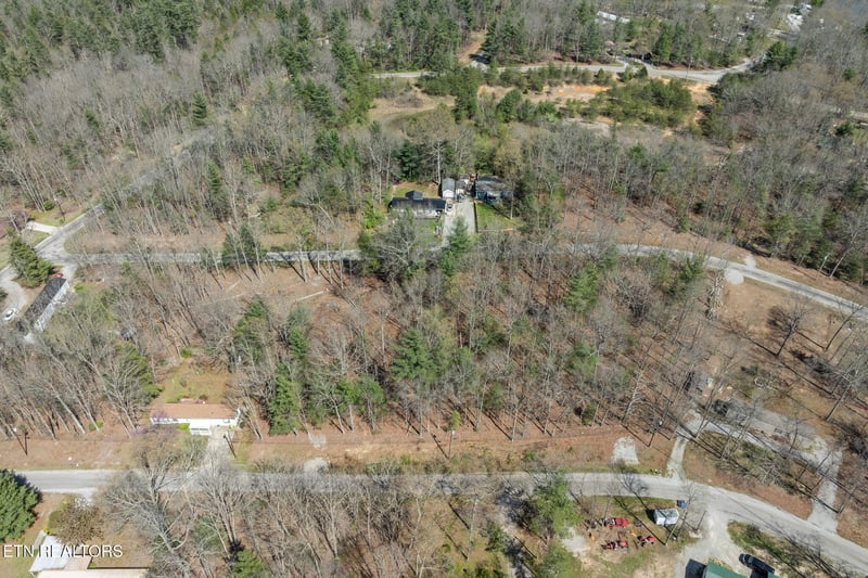 6054 Loch Loosa Dr, Crossville, TN 38572