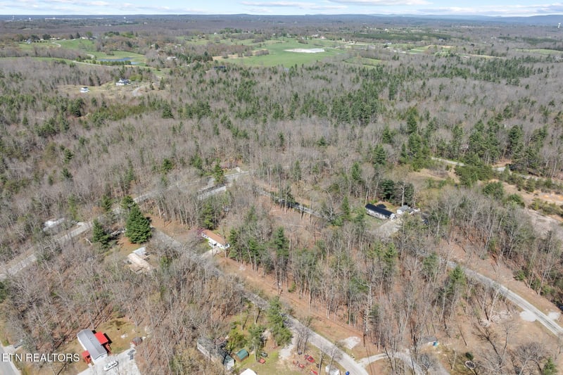 6054 Loch Loosa Dr, Crossville, TN 38572