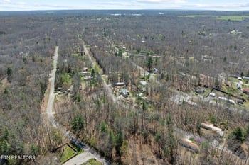 6054 Loch Loosa Dr, Crossville, TN 38572