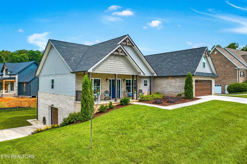 606 Berkeley Dr, Morristown, TN 37814
