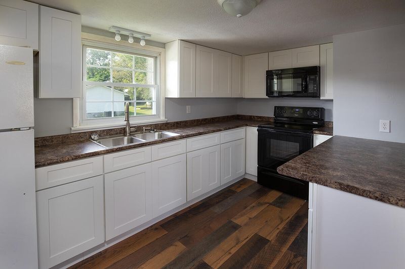 606 Catawba Ave, Clinton, TN 37716