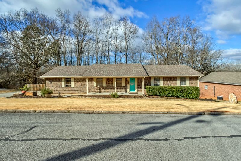 606 Charlotte St, Athens, TN 37303