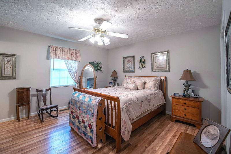 606 Kingfisher Ave, Sevierville, TN 37862