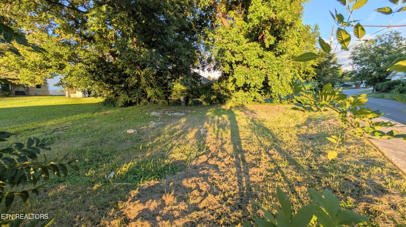 606 Railroad St, Sevierville, TN 37862