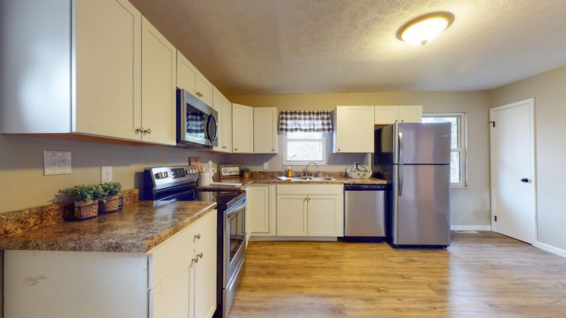 606 Scenic Dr, Kingston, TN 37763