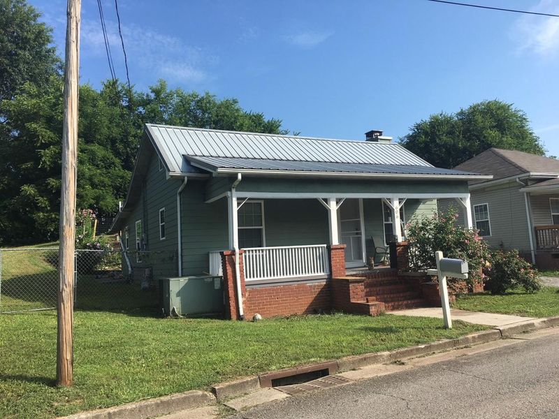 606 Steekee St, Loudon, TN 37774