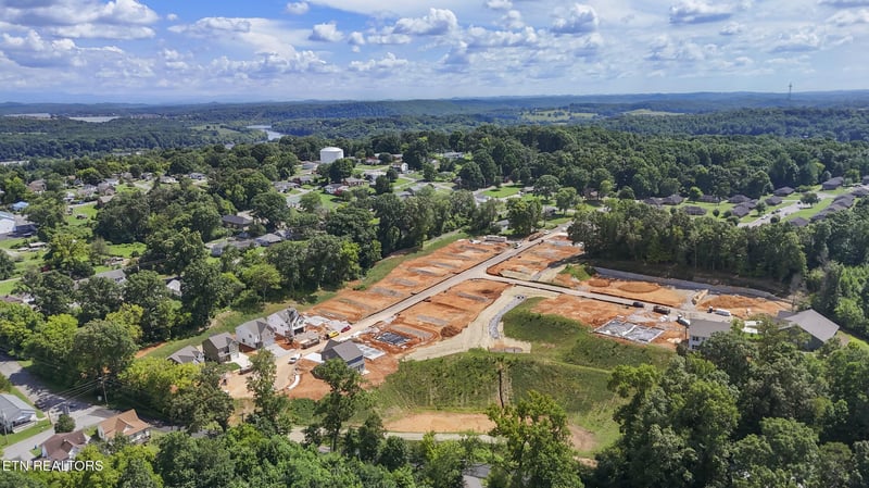 607 8th Ave, Lenoir City, TN 37771
