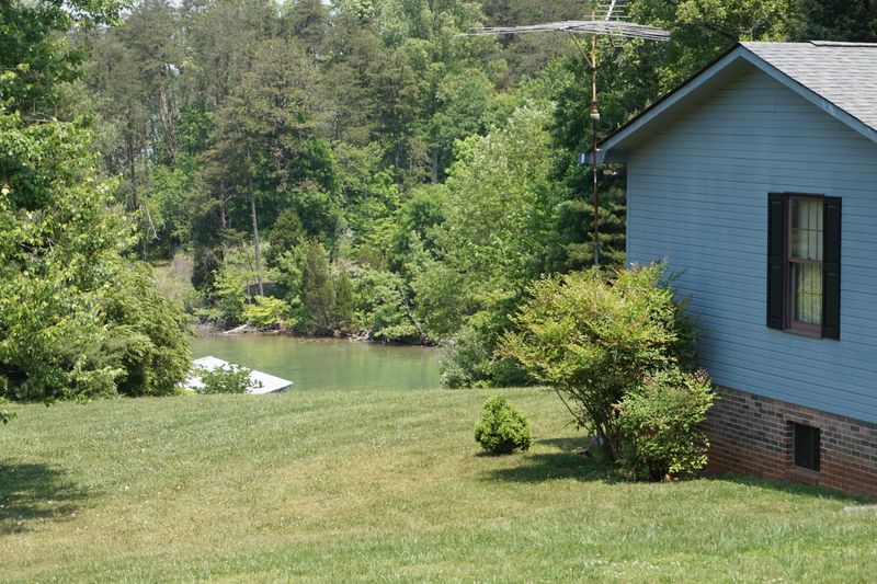 607 Alexander Rd, Lenoir City, TN 37772