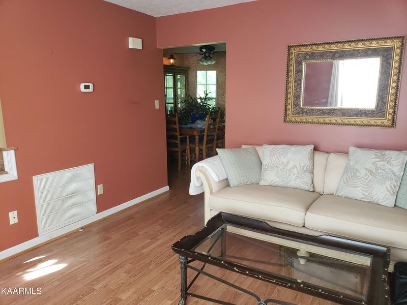 607 Bear Cub Ln, Clinton, TN 37716