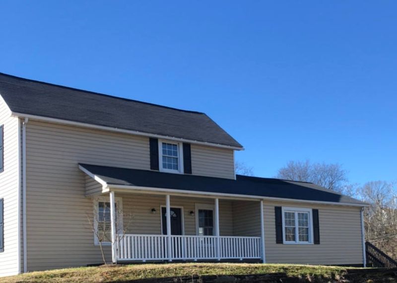 607 E Broadway St, Lenoir City, TN 37771