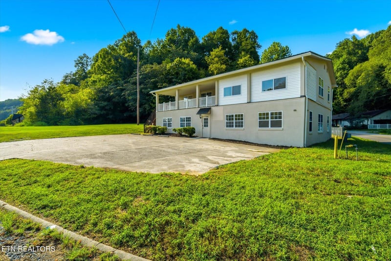 607 Old Tacora Hills Rd, Clinton, TN 37716