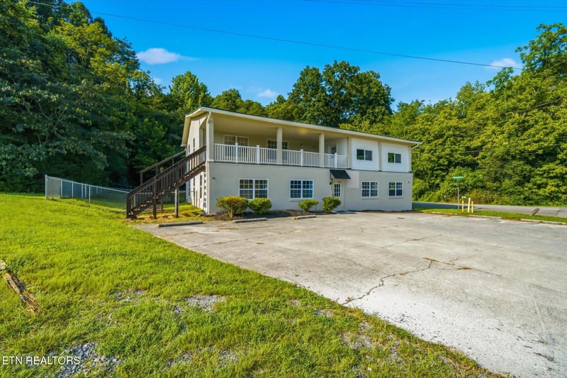 607 Old Tacora Hills Rd, Clinton, TN 37716