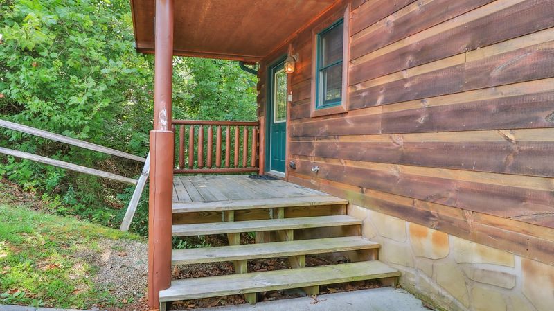 607 Quill Gordon Ct, Pigeon Forge, TN 37863