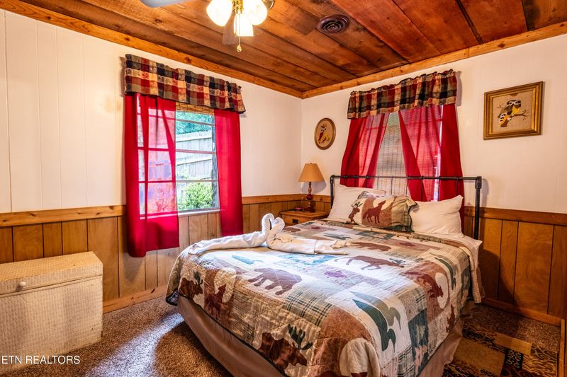 607 Rush Branch Rd, Pigeon Forge, TN 37863