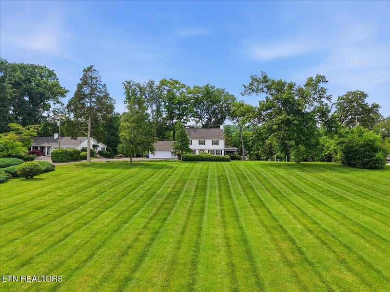 607 S Charles G Seivers Blvd, Clinton, TN 37716