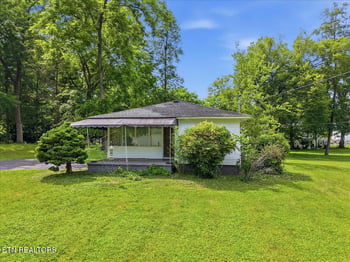 607 S Charles G Seivers Blvd, Clinton, TN 37716