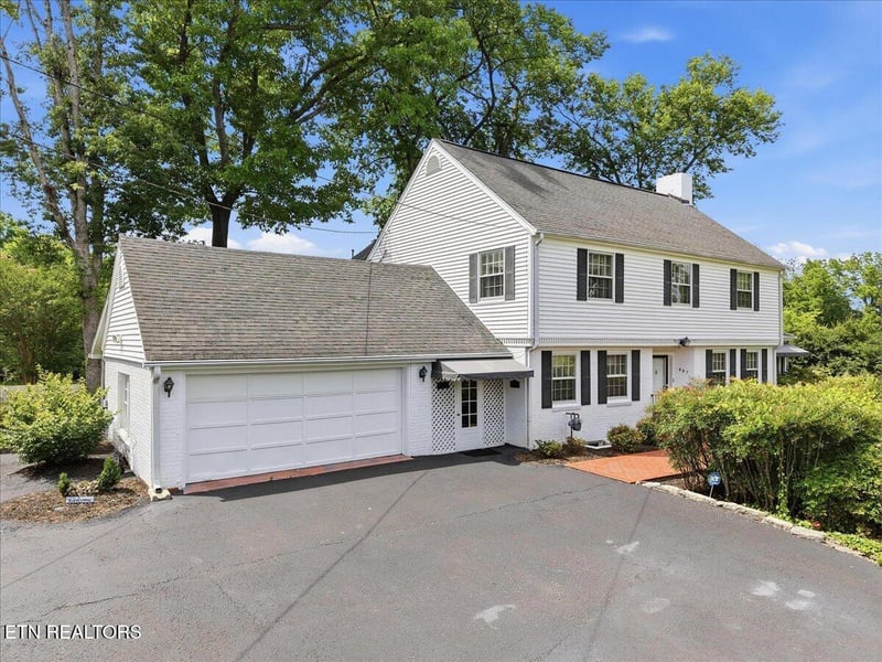 607 S Charles G Seivers Blvd, Clinton, TN 37716