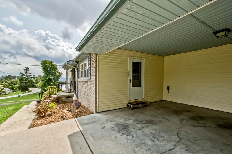 607 Scenic Dr, Kingston, TN 37763