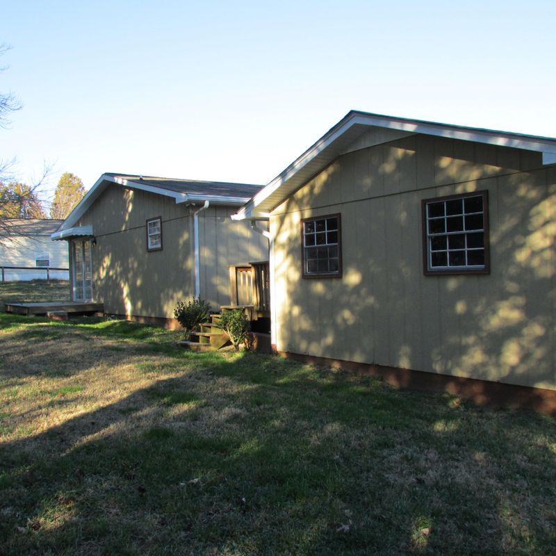 607 Stowers Dr, Corryton, TN 37721