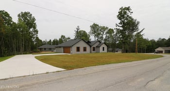 607 Taylon Ln, Oneida, TN 37841
