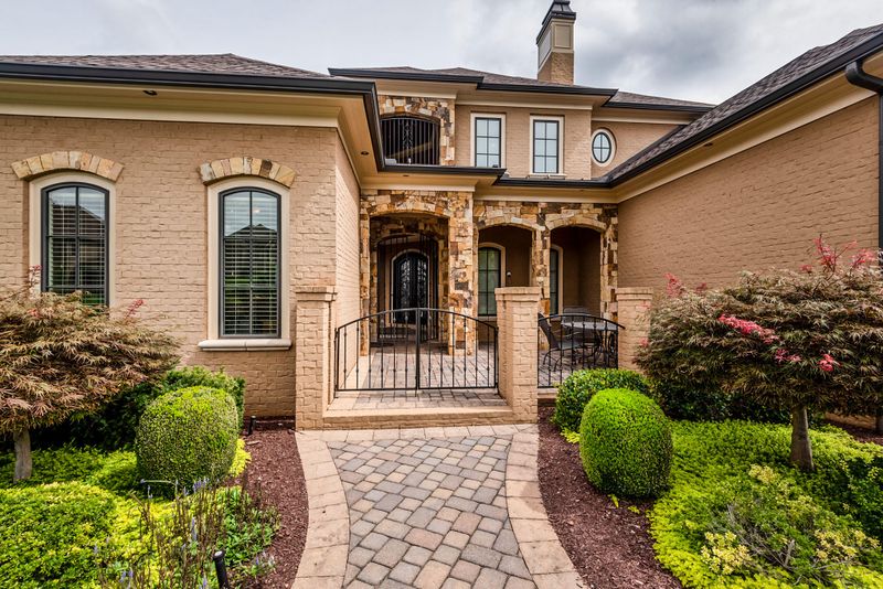 608 Barnsley Rd, Knoxville, TN 37934