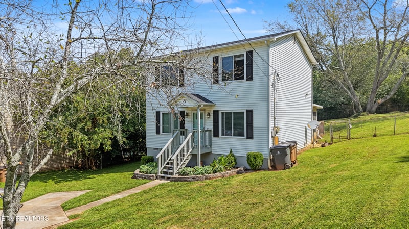 608 Busbee Rd, Knoxville, TN 37920