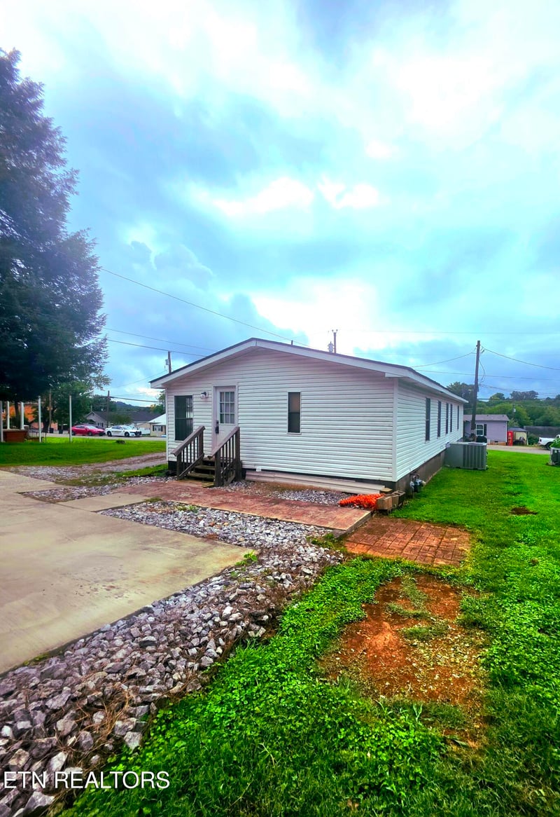 608 Church St, Loudon, TN 37774