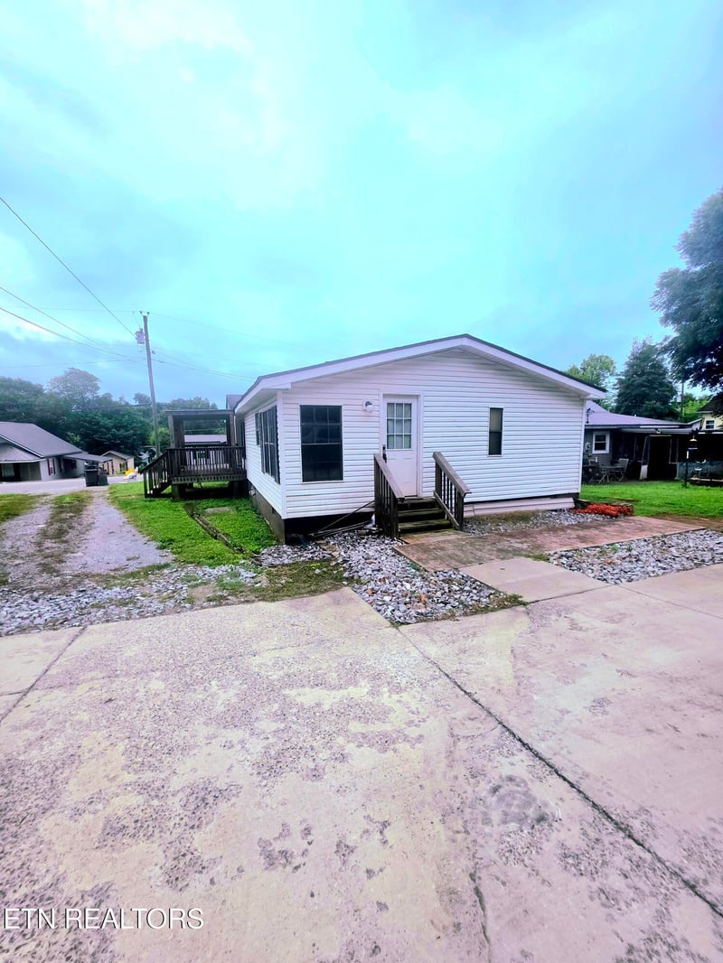 608 Church St, Loudon, TN 37774