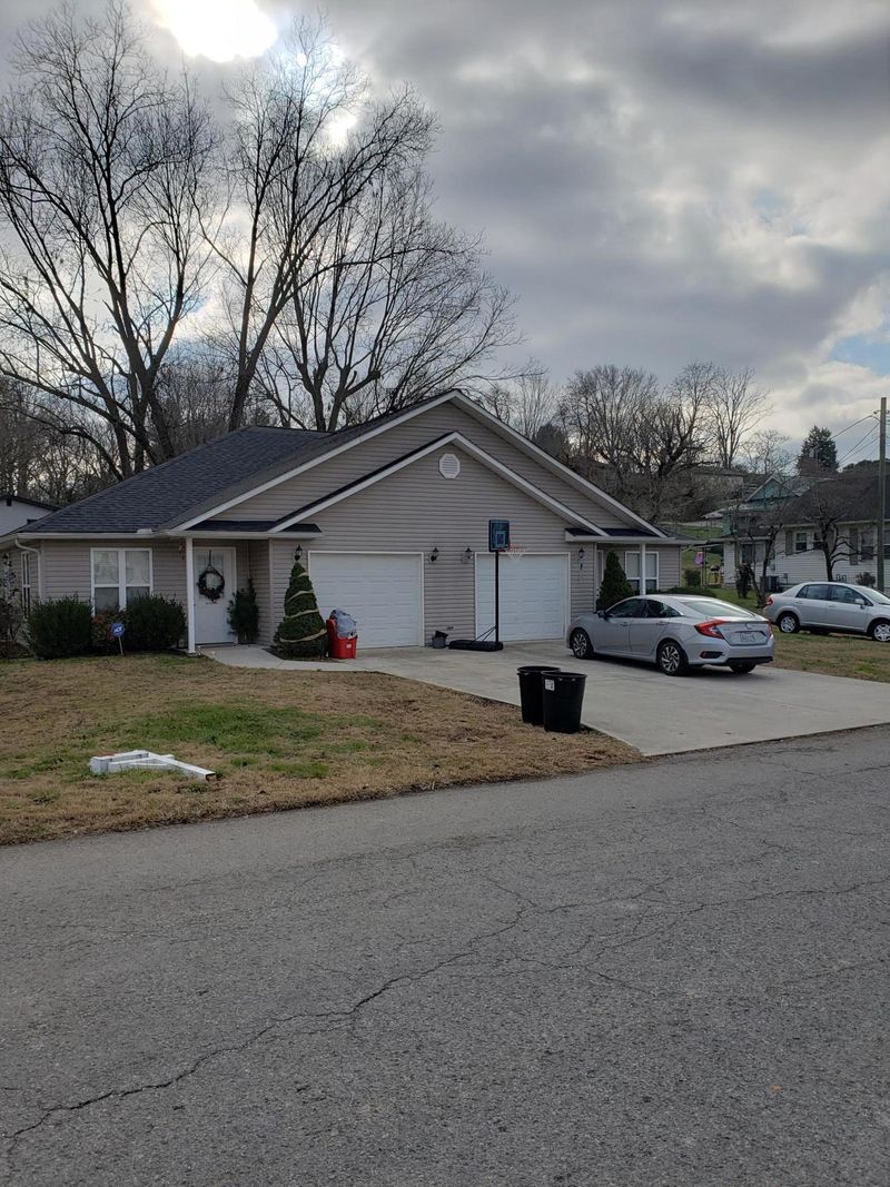 608 E Virginia Ave, Lafollette, TN 37766