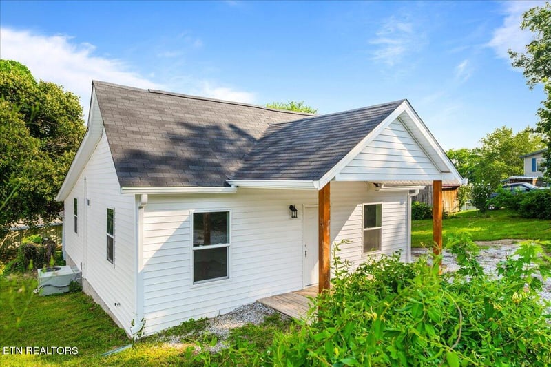 608 E Walden St, Lafollette, TN 37766