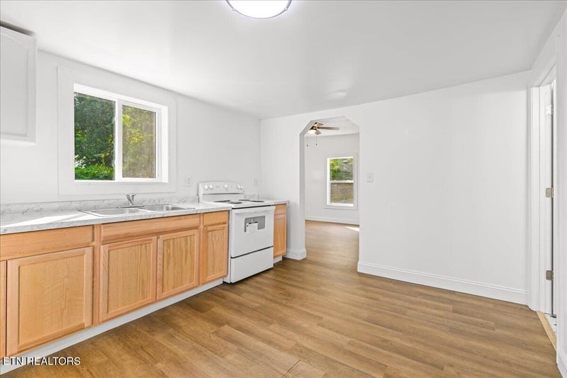 608 E Walden St, Lafollette, TN 37766