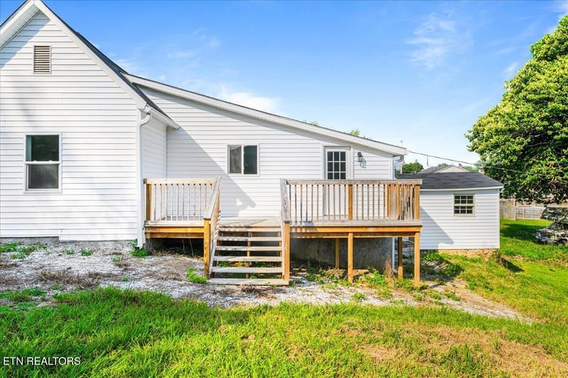 608 E Walden St, Lafollette, TN 37766