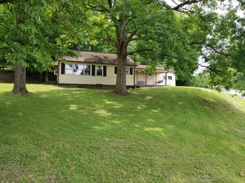 608 Garden Ave, Oliver Springs, TN 37840