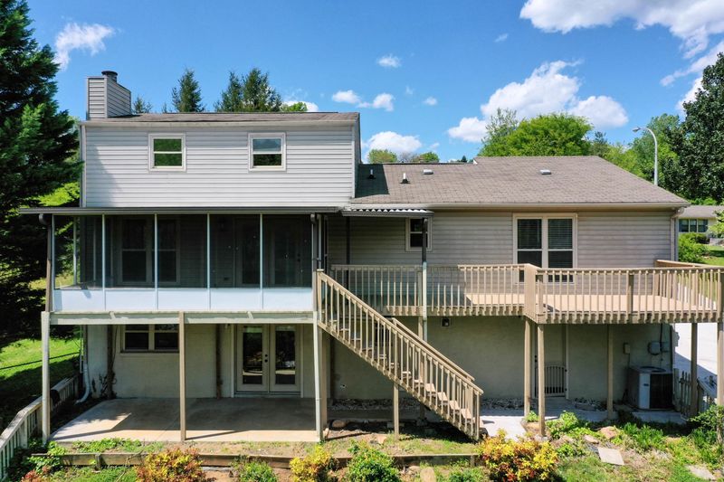 608 Greenwood Dr, Clinton, TN 37716