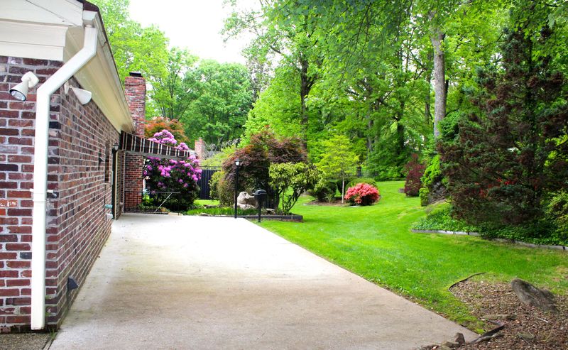 608 Kempton Rd, Knoxville, TN 37909
