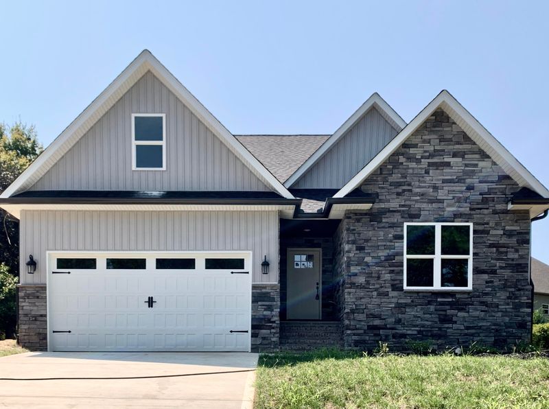 608 Tanasi Ln, Loudon, TN 37774