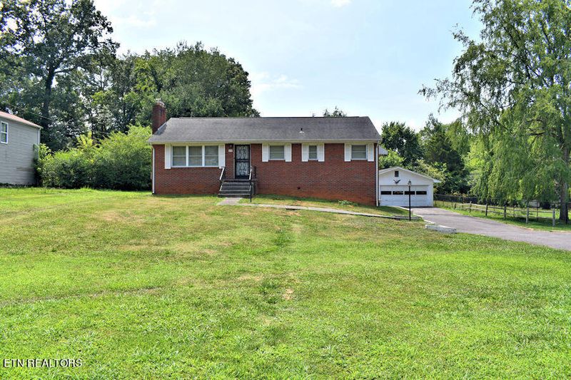 608 Victor Dr, Knoxville, TN 37912