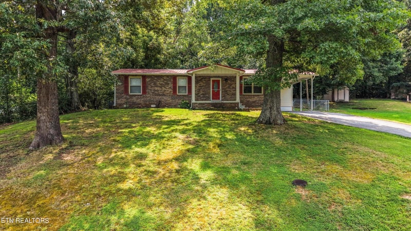 608 W 10th Ave, Lenoir City, TN 37771