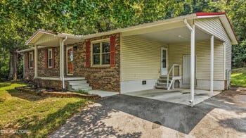 608 W 10th Ave, Lenoir City, TN 37771