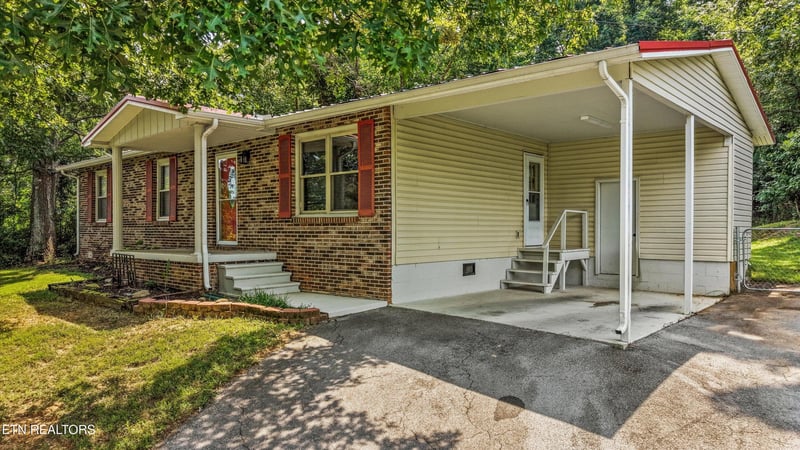 608 W 10th Ave, Lenoir City, TN 37771