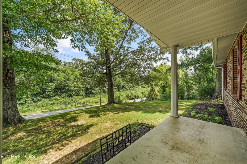 608 W 10th Ave, Lenoir City, TN 37771