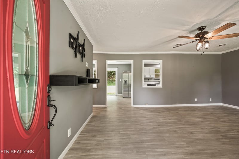 608 W 10th Ave, Lenoir City, TN 37771