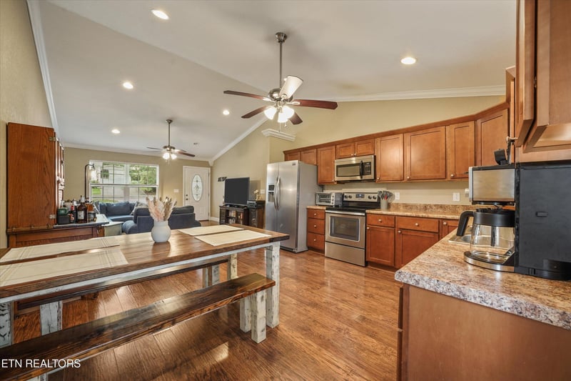 608 W 3rd Ave, Lenoir City, TN 37771