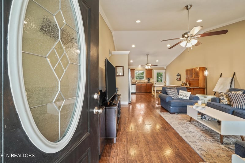608 W 3rd Ave, Lenoir City, TN 37771