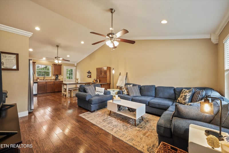 608 W 3rd Ave, Lenoir City, TN 37771