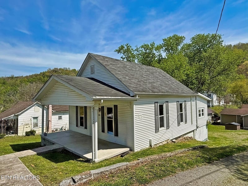 608 Wright St, Jellico, TN 37762