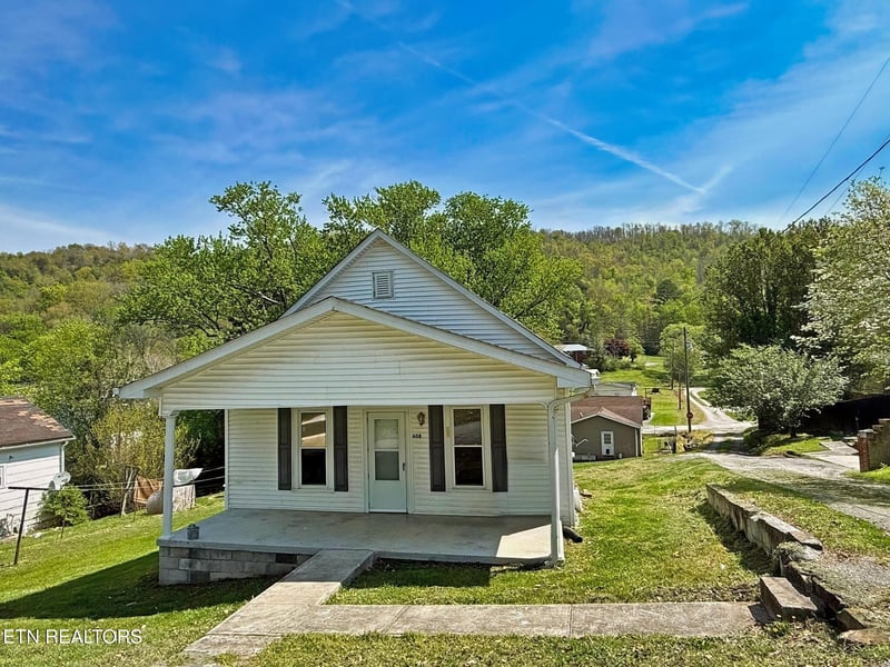 608 Wright St, Jellico, TN 37762