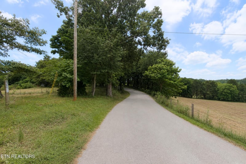 6084 Bishop Rd, Loudon, TN 37774